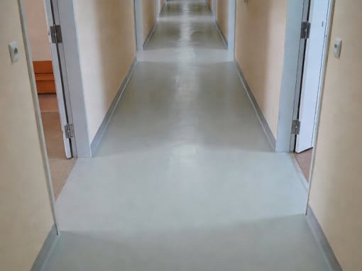 使用古玛孚乐 G500 弹性地板粘合剂